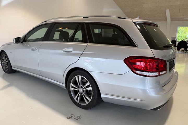 Grå Mercedes E220 fra 2015