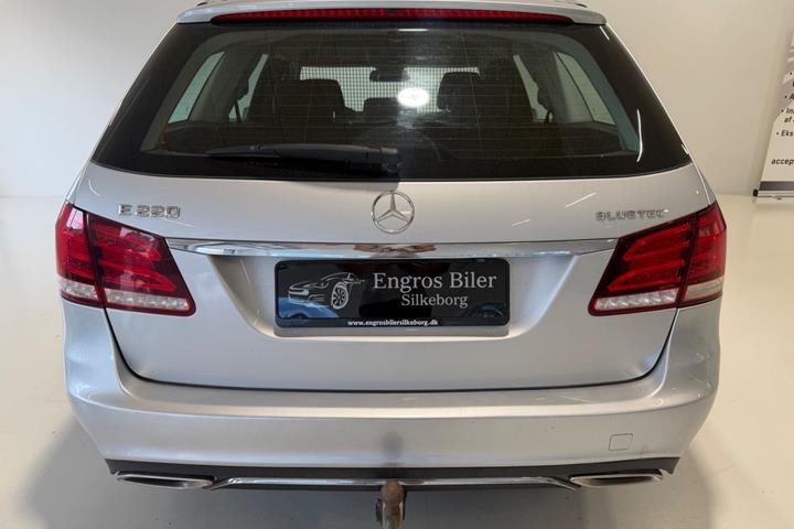 Grå Mercedes E220 fra 2015