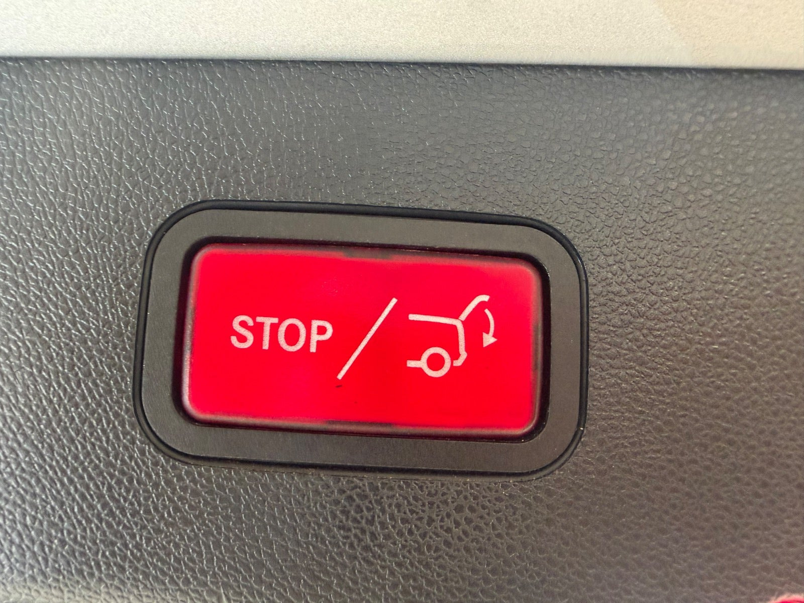 Grå Mercedes E220 fra 2015