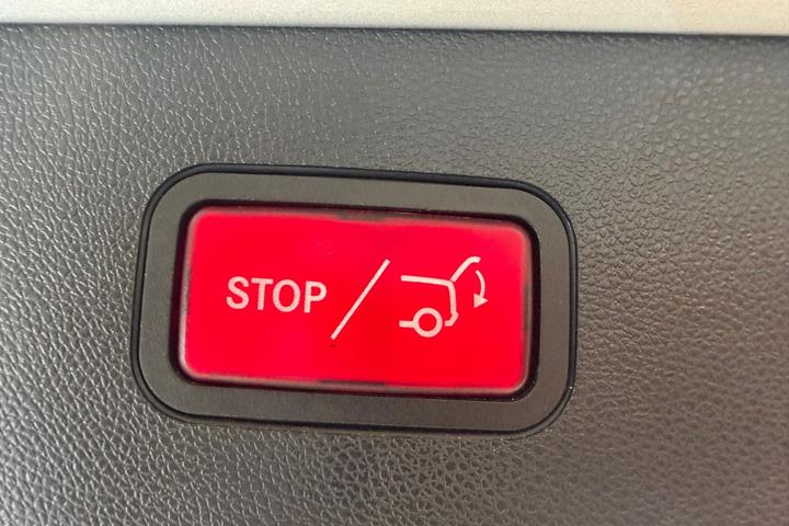 Grå Mercedes E220 fra 2015