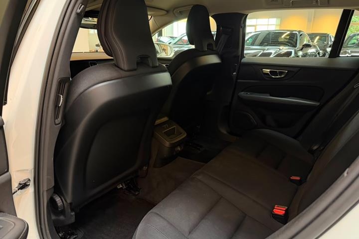 Hvid Volvo V60 fra 2019