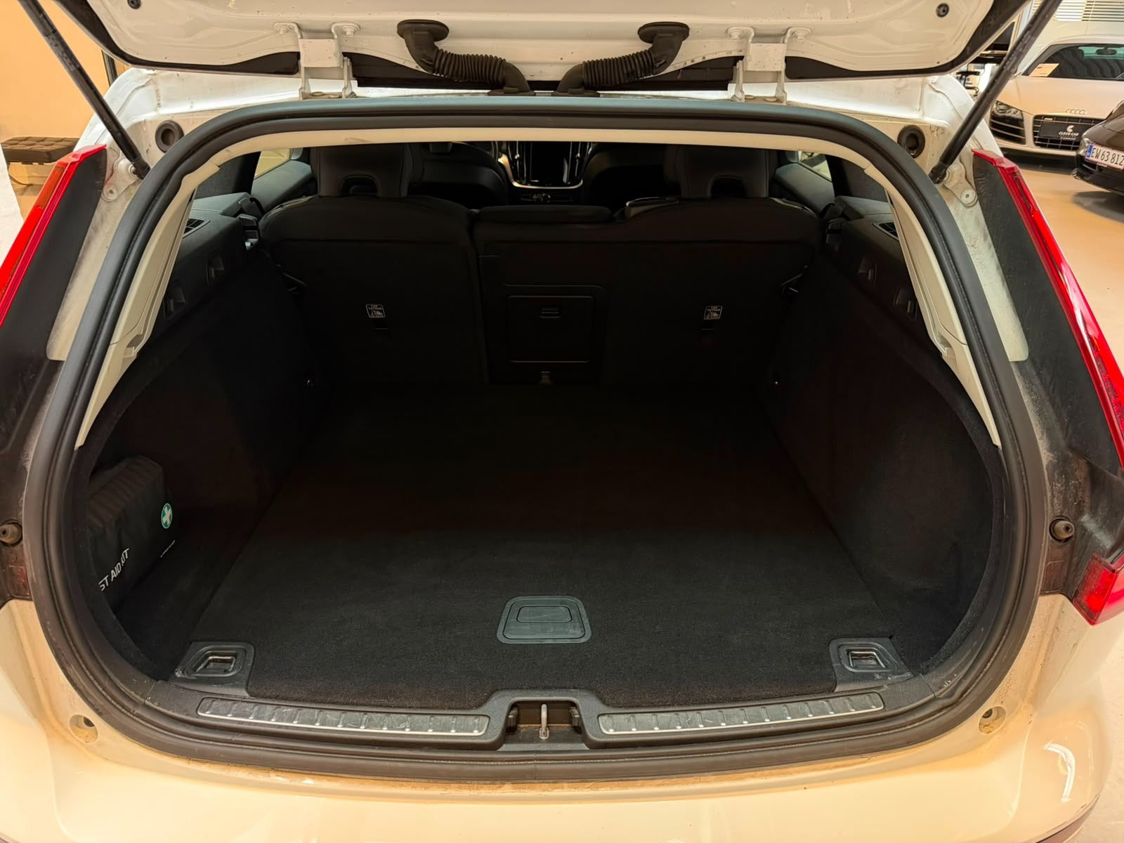 Hvid Volvo V60 fra 2019