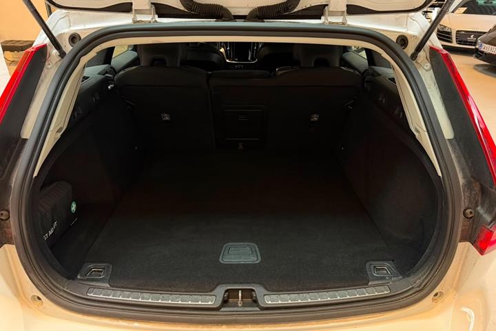 Hvid Volvo V60 fra 2019