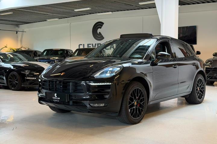Sort Porsche Macan GTS fra 2018