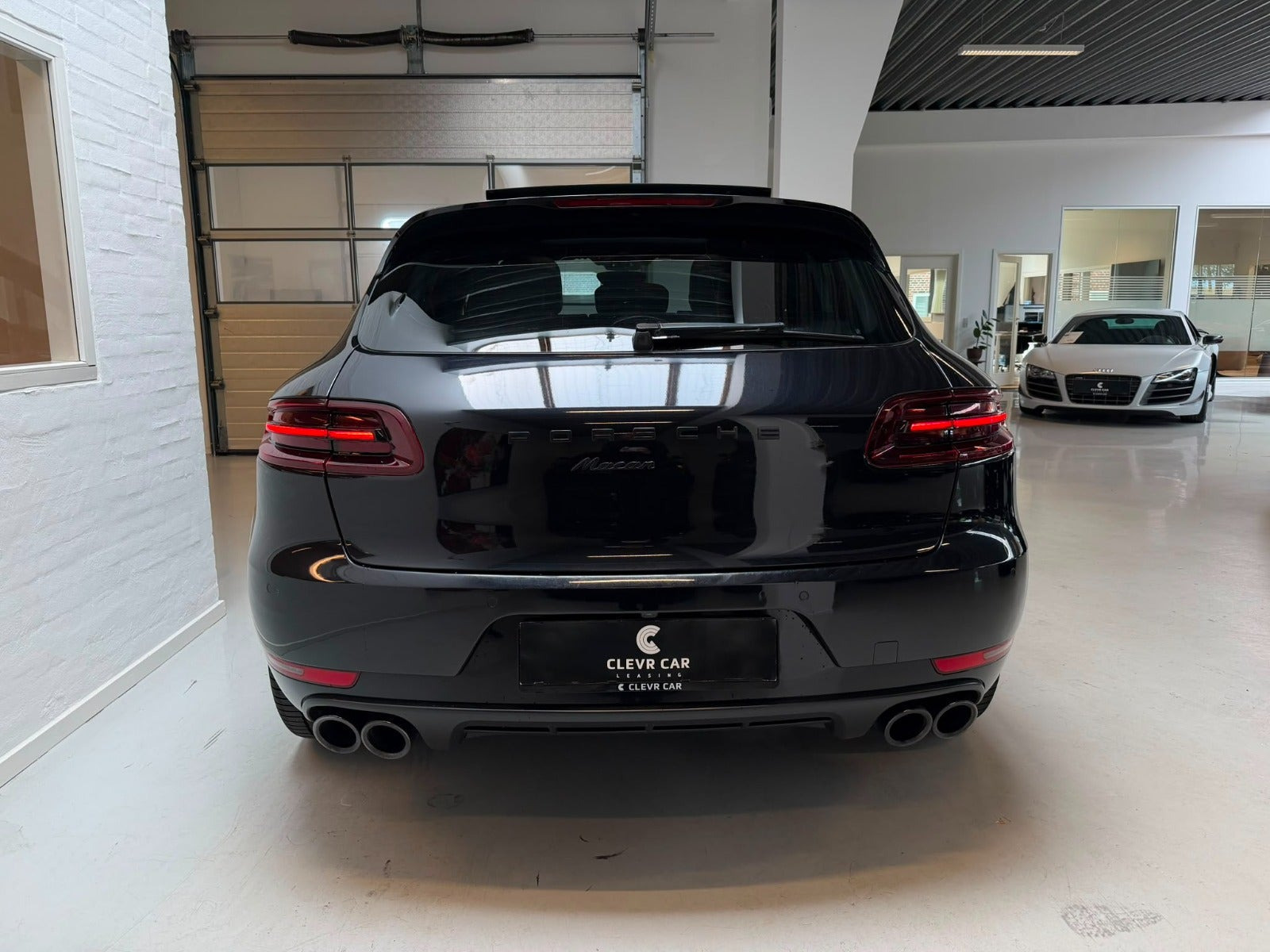 Sort Porsche Macan GTS fra 2018