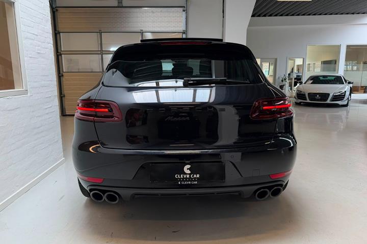 Sort Porsche Macan GTS fra 2018