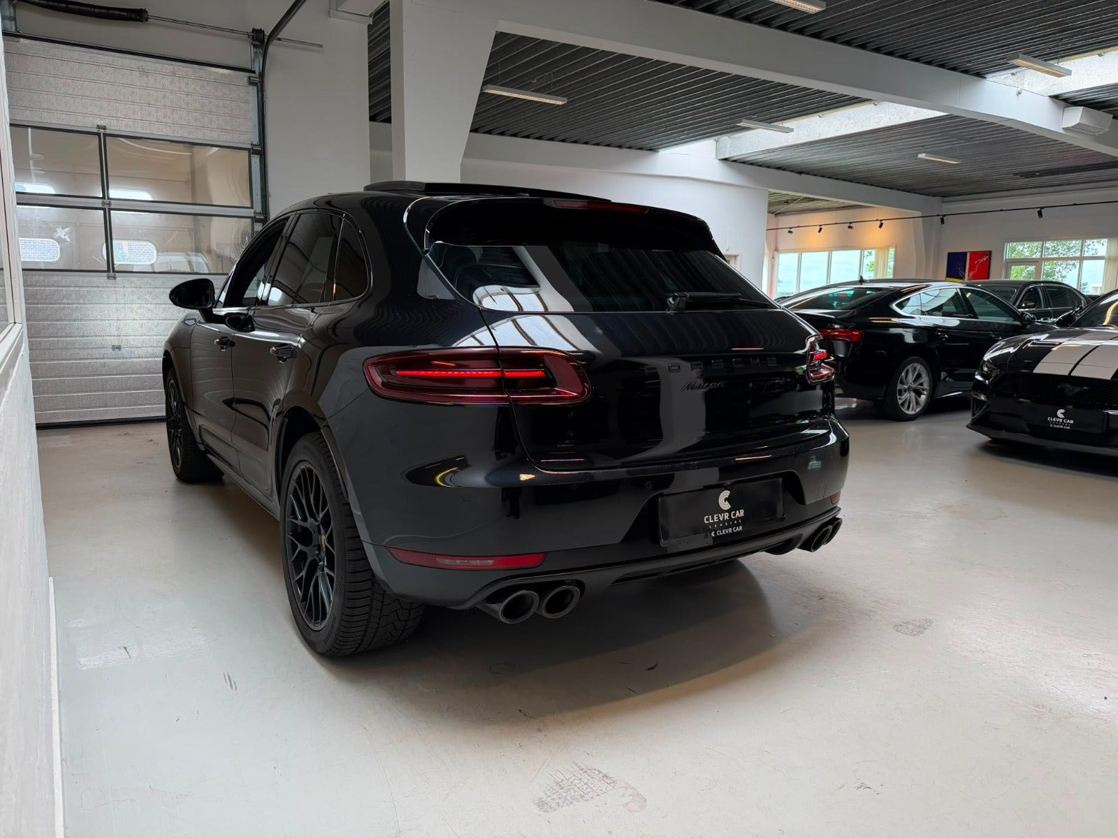 Sort Porsche Macan GTS fra 2018