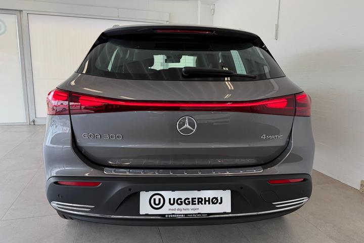 Grå Mercedes EQA300 fra 2025