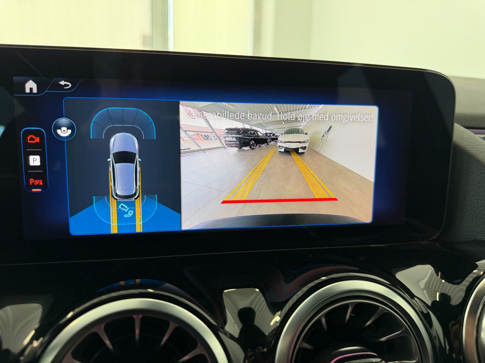Grå Mercedes EQA300 fra 2025