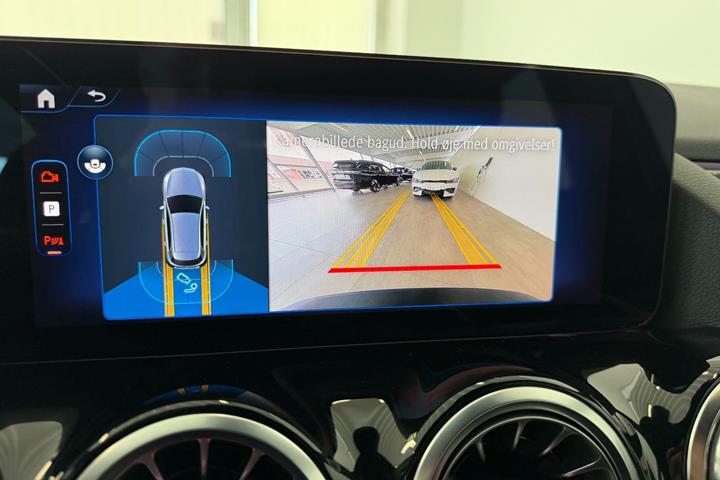 Grå Mercedes EQA300 fra 2025