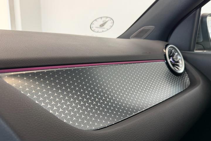 Grå Mercedes EQA300 fra 2025