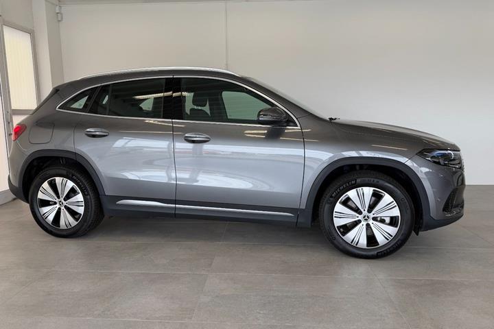 Grå Mercedes EQA300 fra 2025