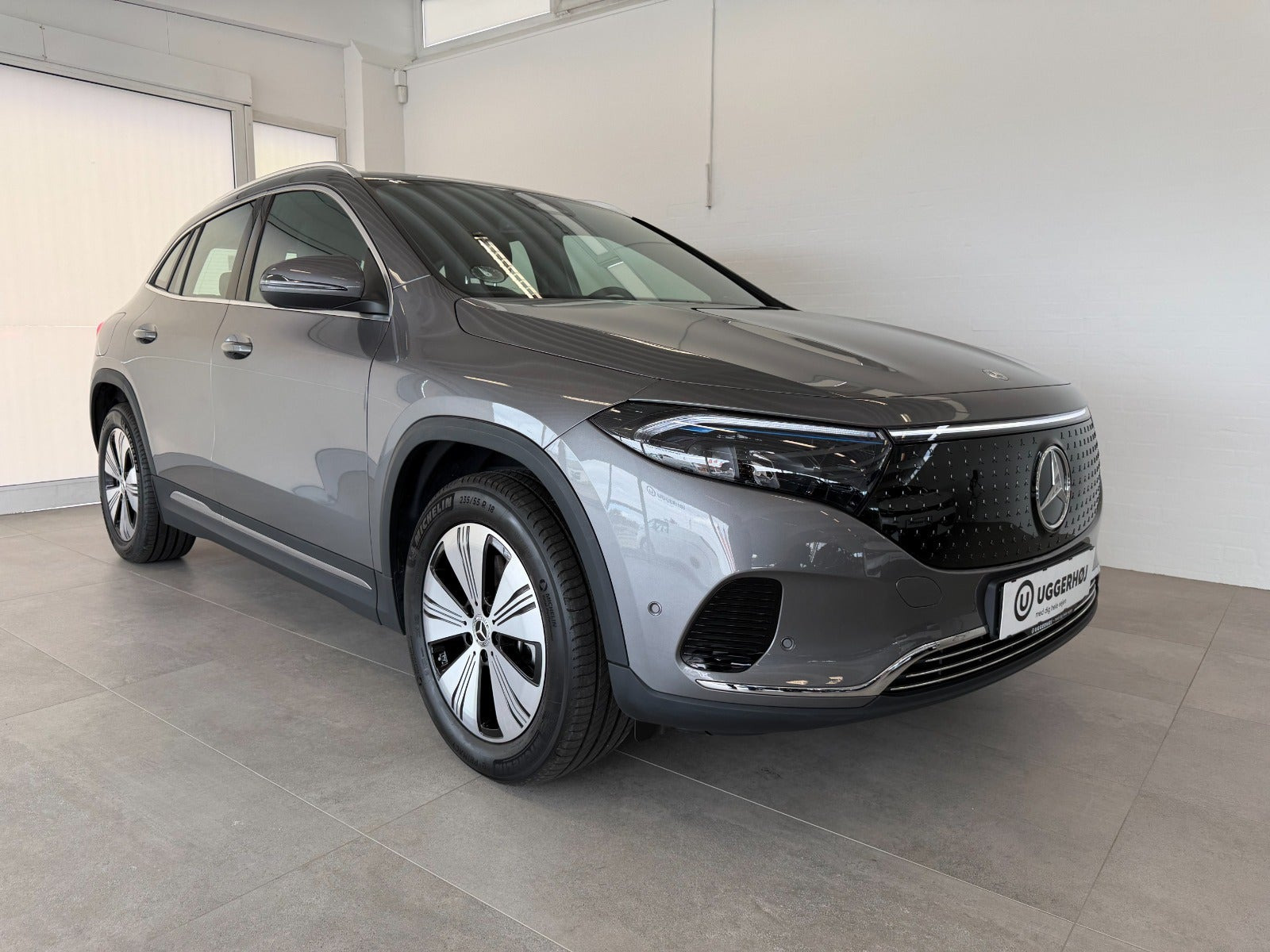 Grå Mercedes EQA300 fra 2025