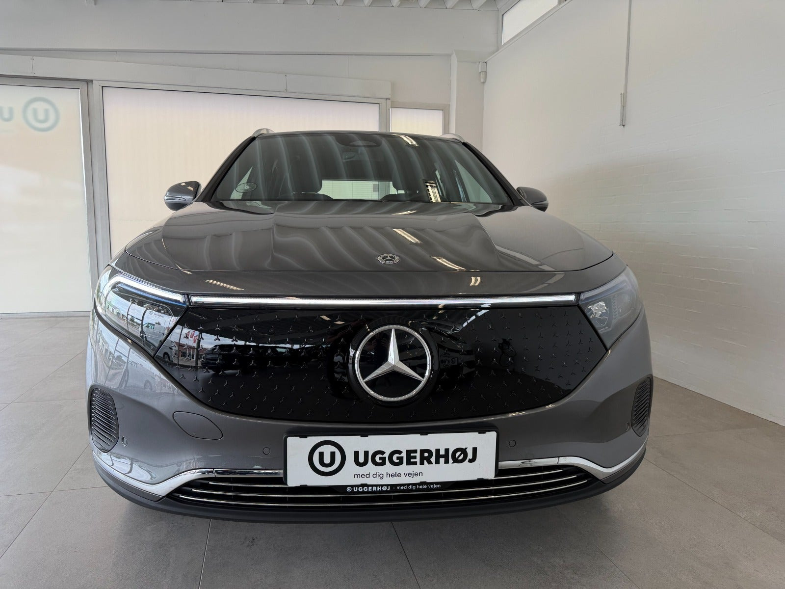 Grå Mercedes EQA300 fra 2025