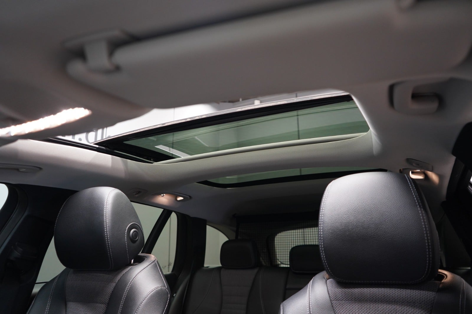 Grå Mercedes E350 d fra 2018