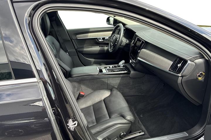 Sort Volvo V90 fra 2022