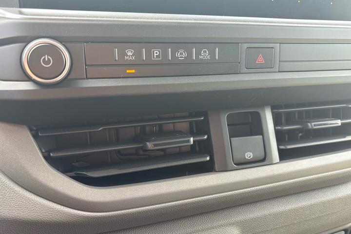 Hvid VW e-Caravelle fra 2026