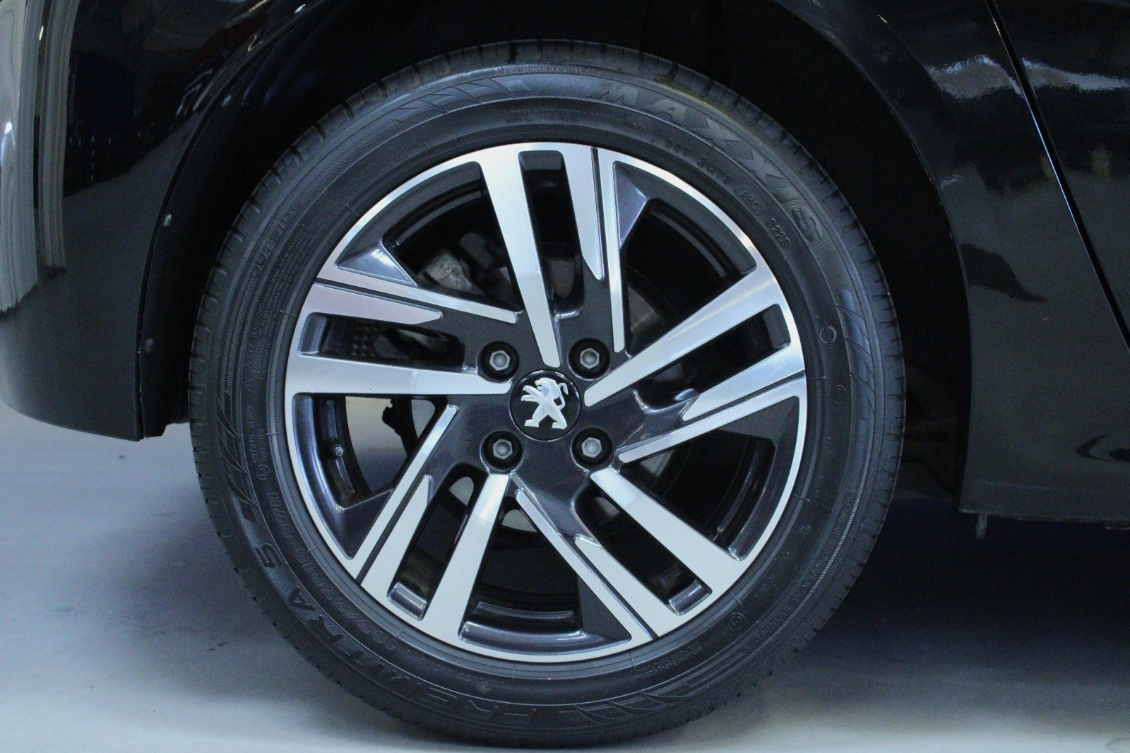 Sort Peugeot 208 fra 2020