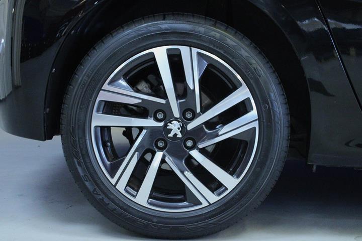Sort Peugeot 208 fra 2020