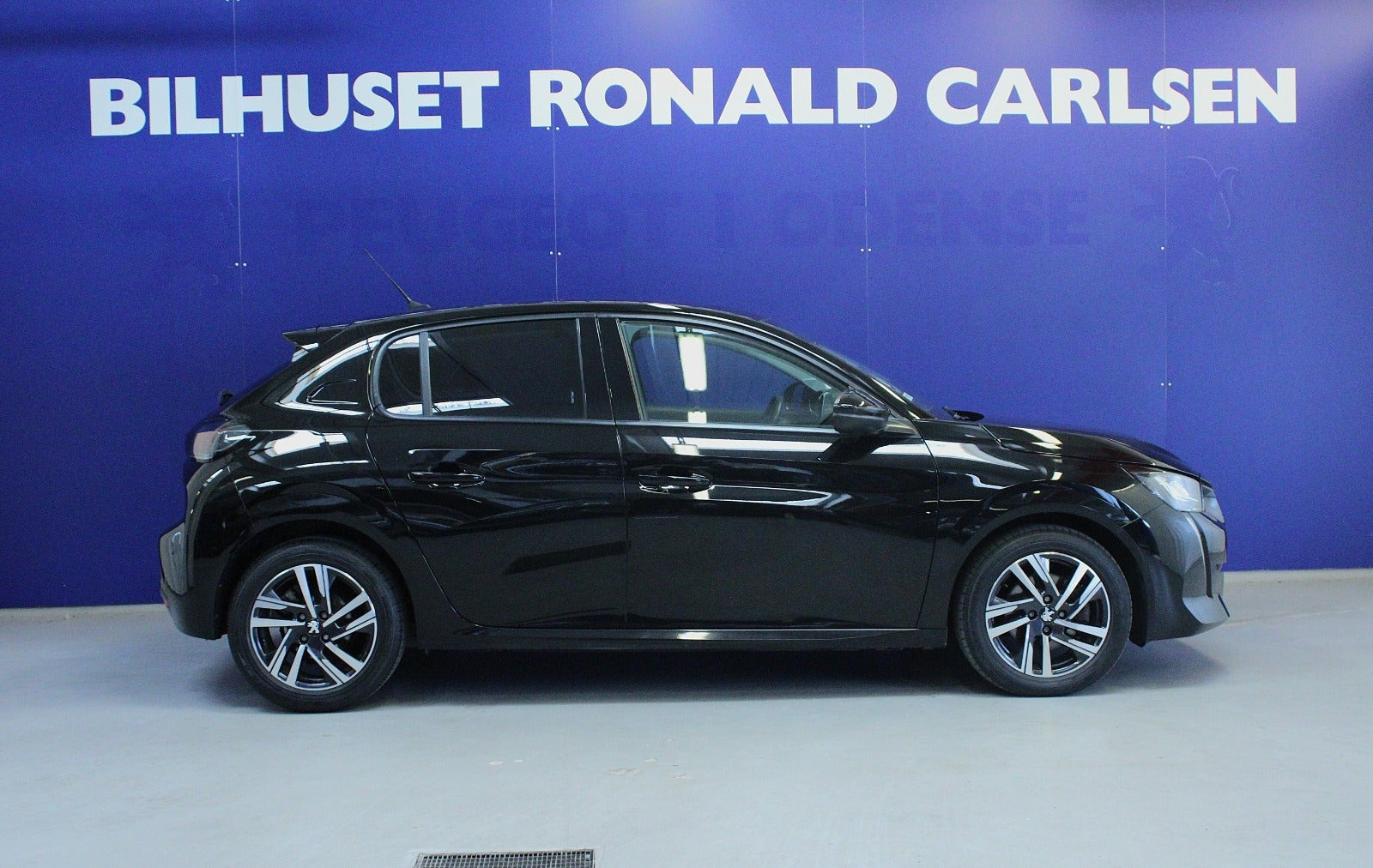 Sort Peugeot 208 fra 2020