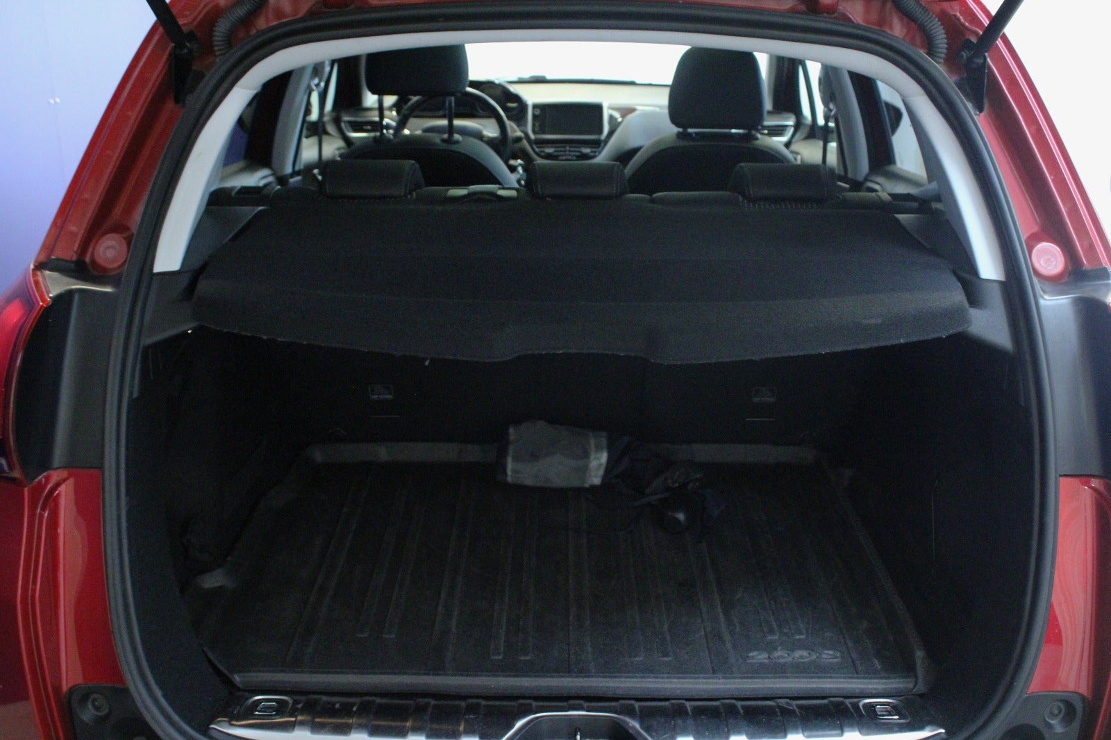 Rød Peugeot 2008 fra 2019