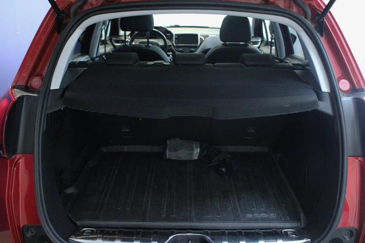 Rød Peugeot 2008 fra 2019