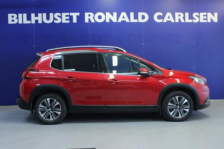 Rød Peugeot 2008 fra 2019