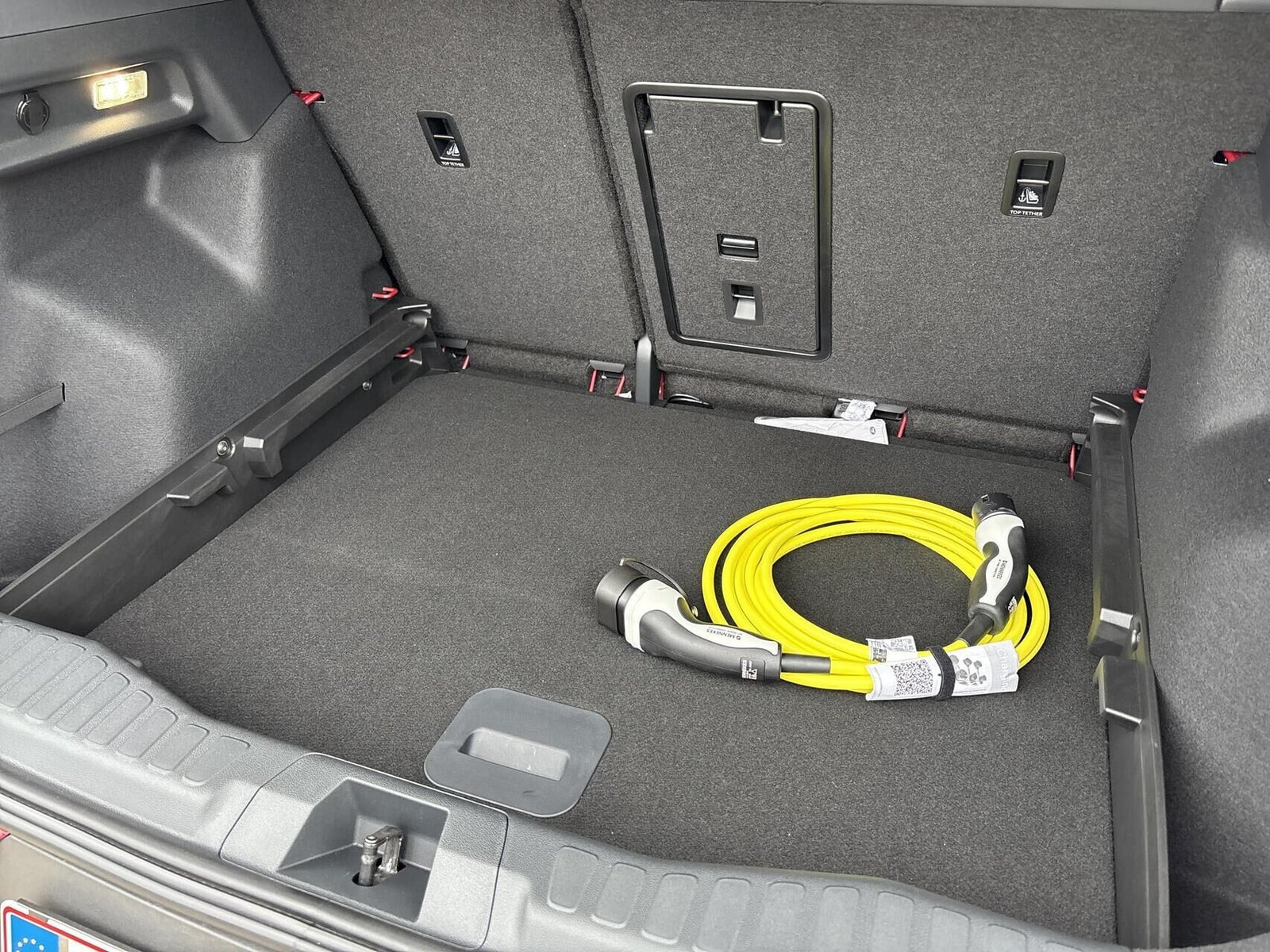 Rød Ford Explorer fra 2025