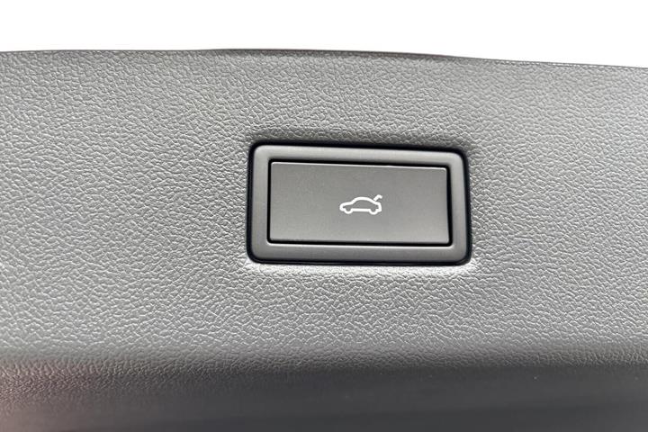Rød Ford Explorer fra 2025