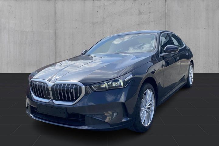 Grå BMW i5 fra 2024