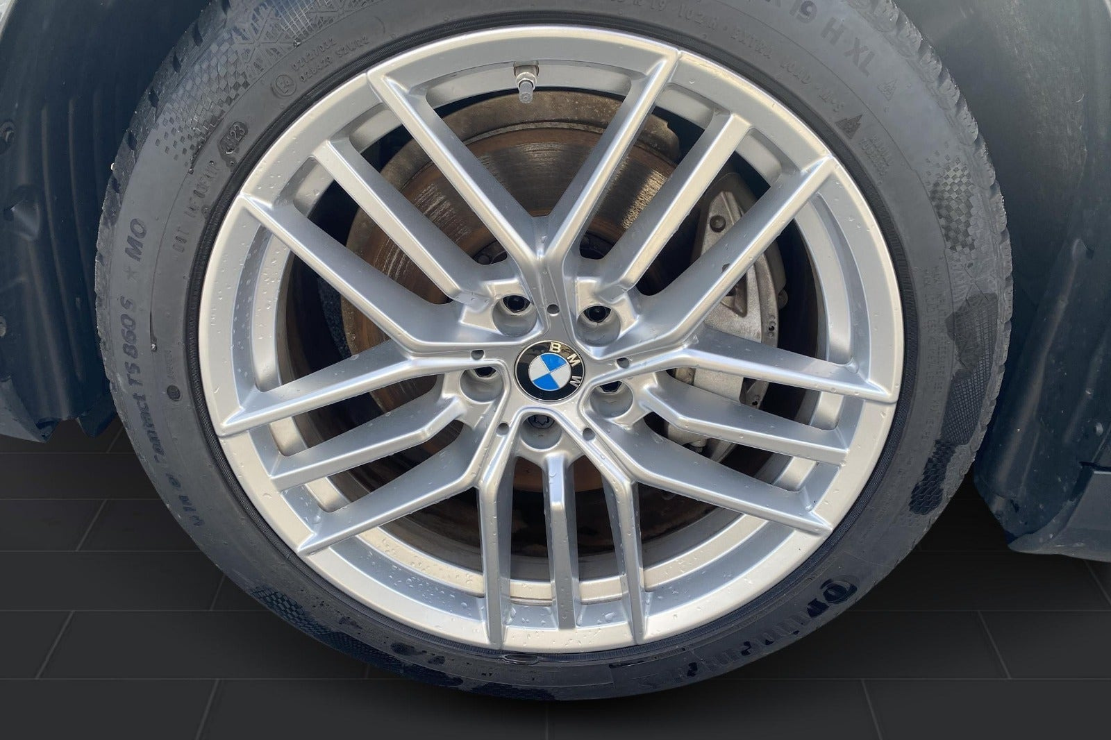 Grå BMW i5 fra 2024