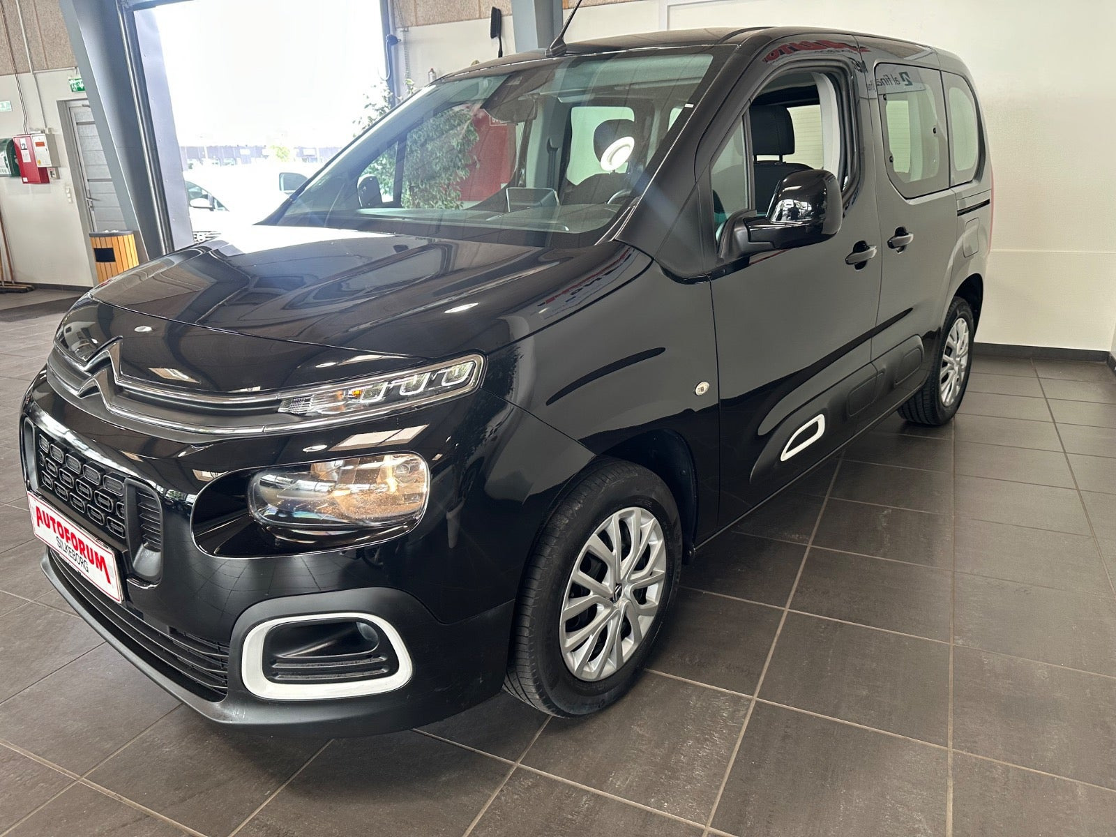 Sort Citroën Berlingo fra 2021