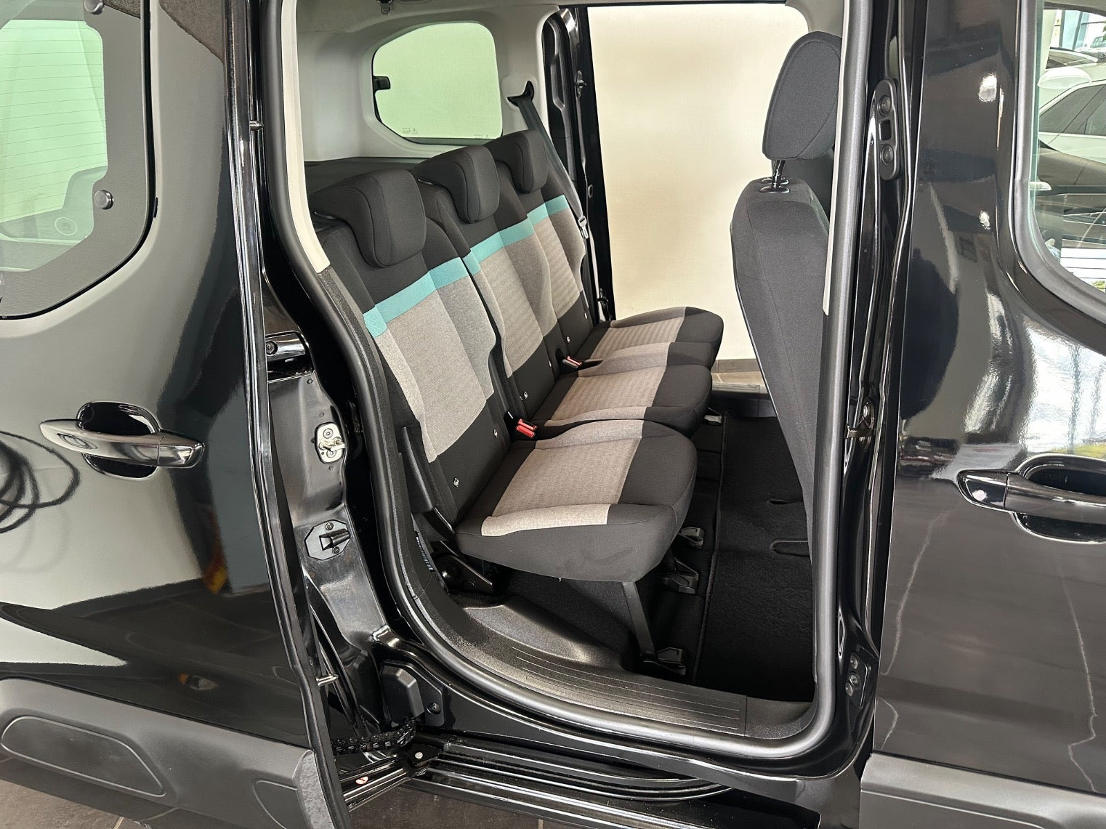 Sort Citroën Berlingo fra 2021