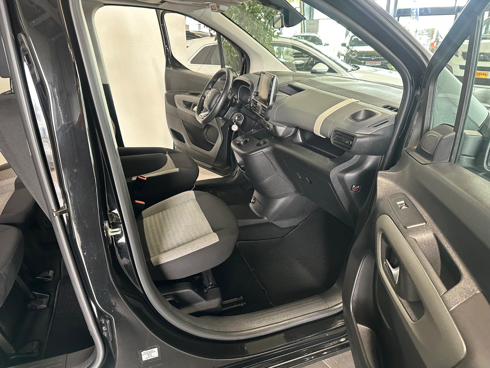 Sort Citroën Berlingo fra 2021