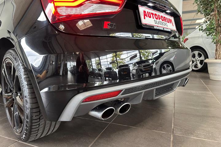 Sort Audi S1 fra 2015