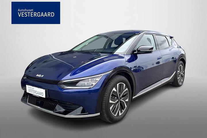 Blå Kia EV6 fra 2024 set udefra