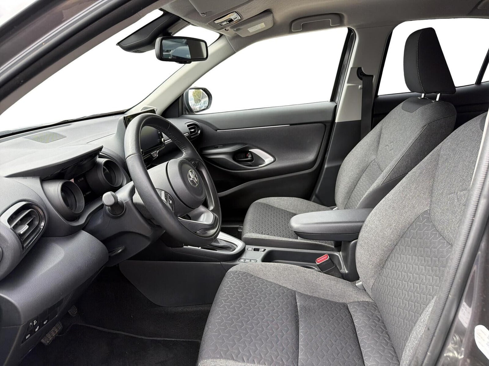 Sort Toyota Yaris Cross fra 2023