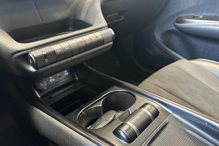 Blå BYD Dolphin fra 2023