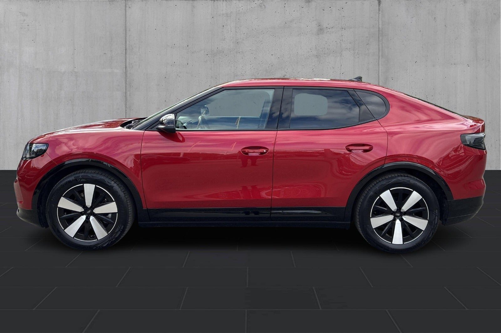 Rød Ford Capri fra 2025
