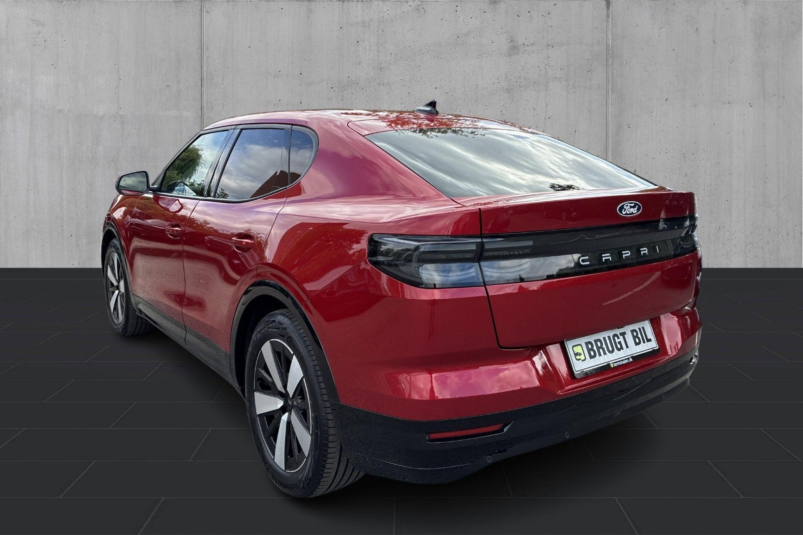 Rød Ford Capri fra 2025