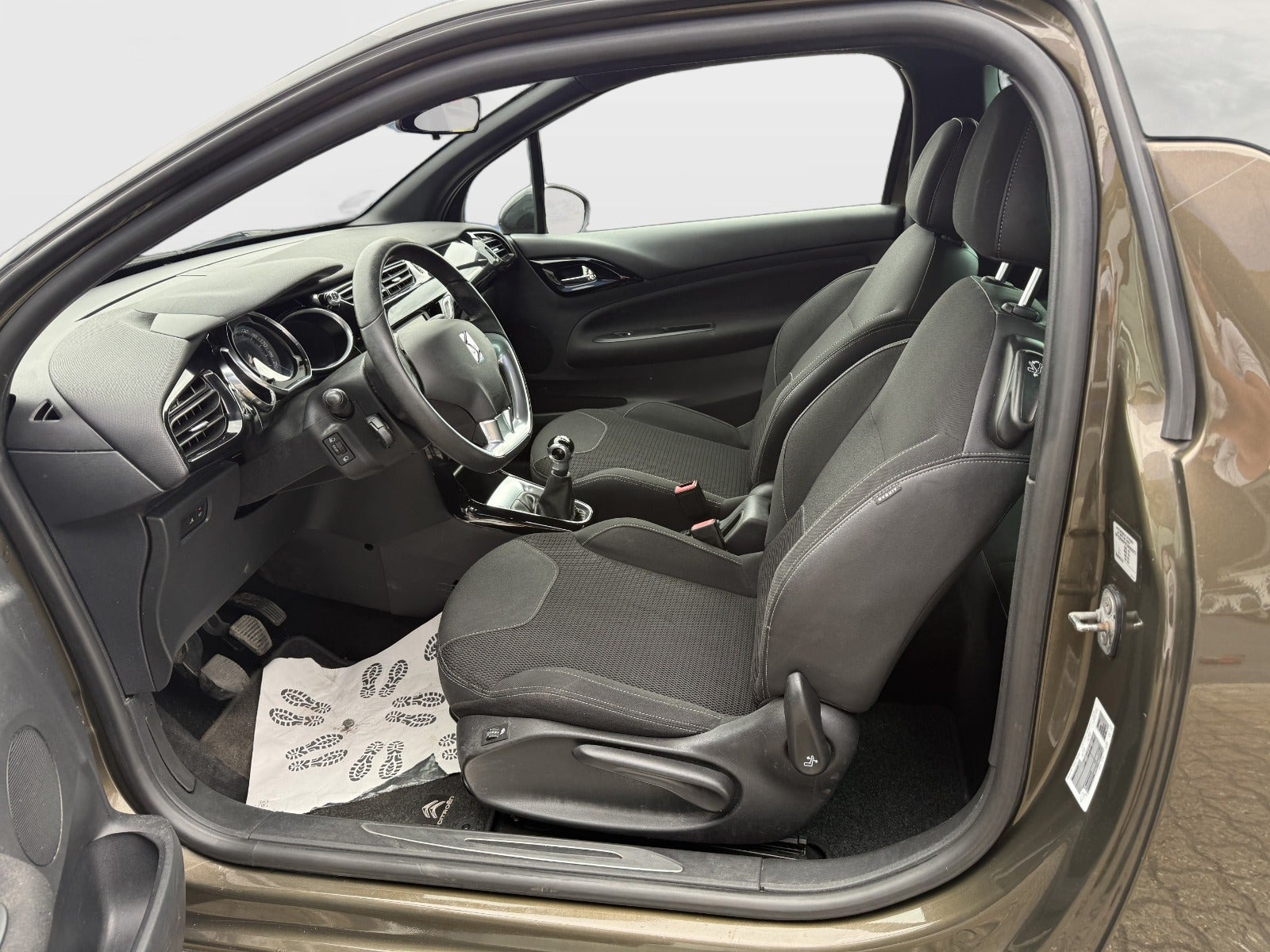 Brun Citroën DS3 fra 2012
