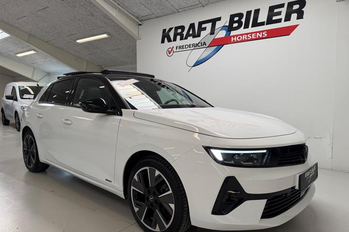 Hvid Opel Astra-e fra 2023