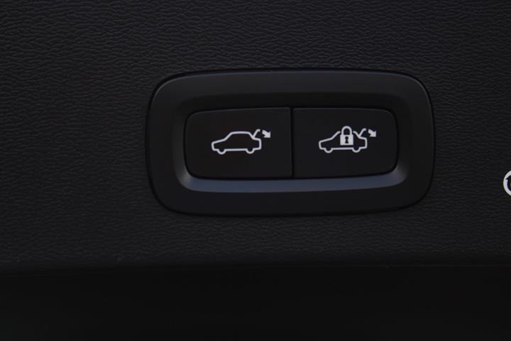 Hvid Volvo XC40 fra 2021