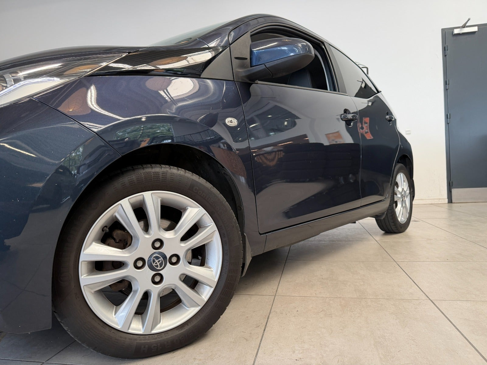 Blå Toyota Aygo fra 2015
