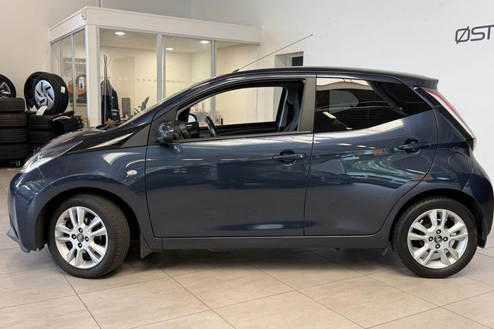Blå Toyota Aygo fra 2015