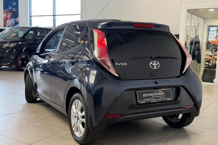 Blå Toyota Aygo fra 2015