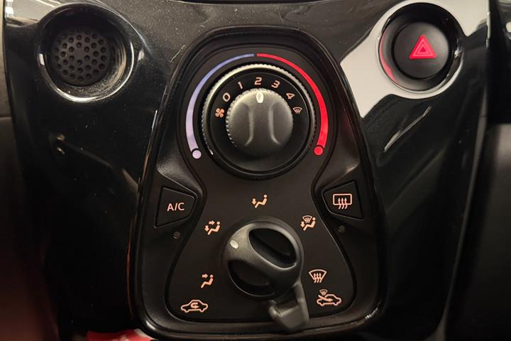 Blå Toyota Aygo fra 2015