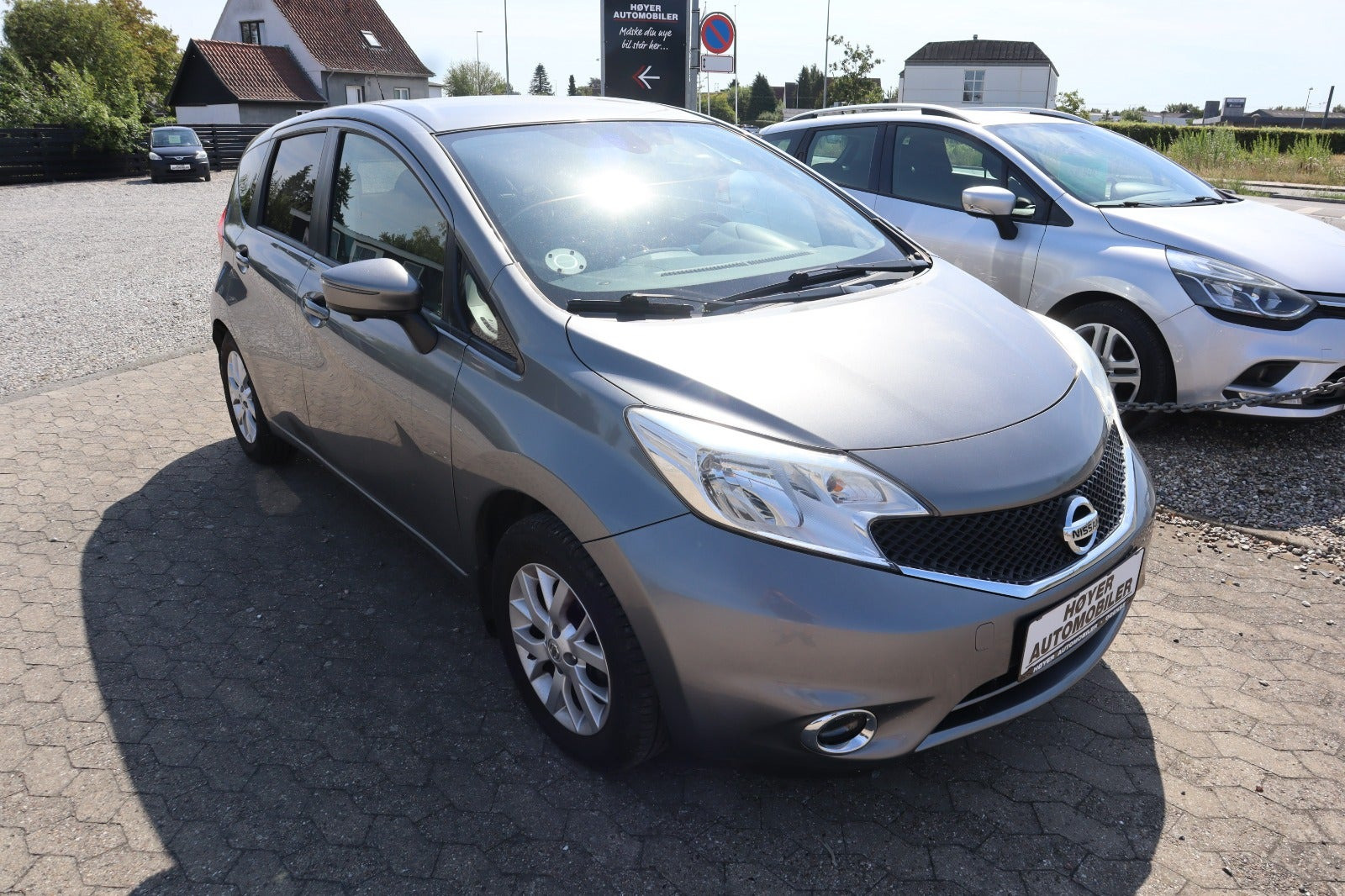 Grå Nissan Note fra 2016