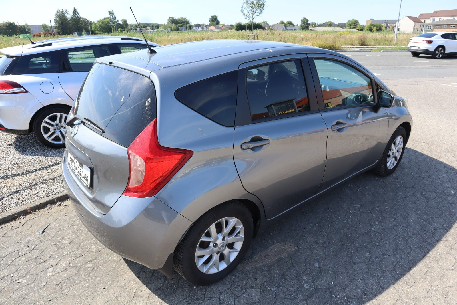 Grå Nissan Note fra 2016