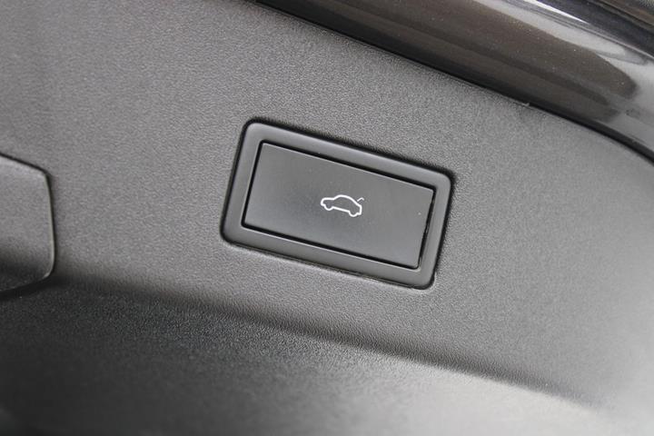 Grå VW ID.4 fra 2023